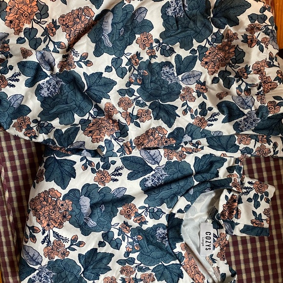 Cozy’s Peach and Blue Floral lounge set - Picture 2 of 3